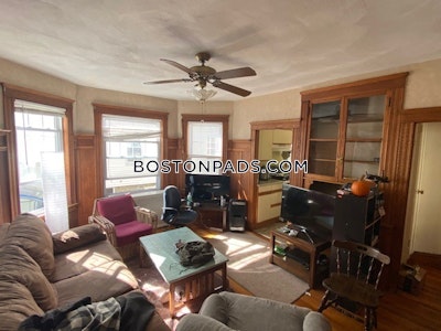 Medford 3 Bed 1 Bath on Quincy Street in Medford  Tufts - $3,900