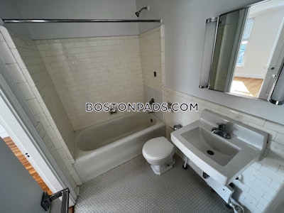 Brookline 1 Bed 1 Bath BROOKLINE- COOLIDGE CORNER $3,050  Coolidge Corner - $3,403