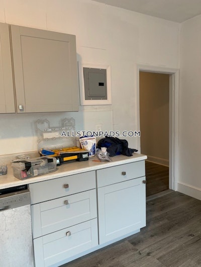 Allston 4 Beds 1 Bath Boston - $3,600