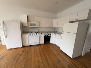 Newton 6 Beds 2.5 Baths Chestnut Hill - $7,000 No Fee